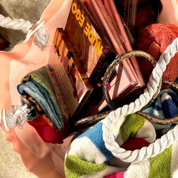 Oversized waterproof rubber bag with rope handles for sun, fun, & beach 🏖️🦩 - Picture 5 of 8